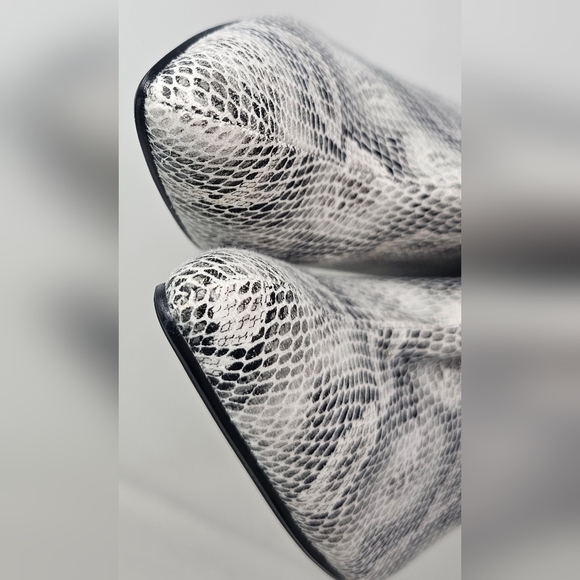 Fashion Nova Women's Midnight Lover Snake Print Vegan Leather Zip Heels Size 8.5 - Picture 3 of 14